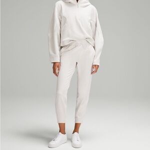 Soft Jersey Classic-Fit Mid-Rise Jogger *7/8 Length